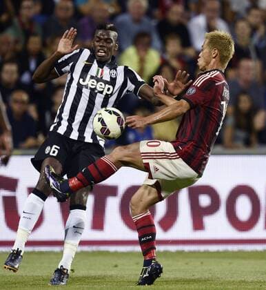 Db Reggio Emilia 23 08 2014 - trofeo Tim Juventus Turin vs AC Mailand: Paul Pogba-Keisuke Honda 