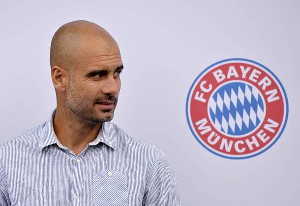 23.08.2014, Fussball 1.Bundesliga 2014 2015, Neuburg an der Donau, Spieler des FC Bayern München bekommen ihre AUDI-Dienstfahrzeuge überreicht und dürfen noch ein Fahrertraining in einem AUDI R8 auf einer Teststrecke absolvieren. Trainer Pep Guardiola (Bayern München) nachdenklich. 