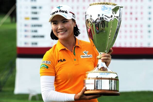 August 24, 2014: So Yeon Ryu celebrates her victory with the CP Women s Open Trophy on the 18th green after the Final round of the LPGA Golf Damen Canadian Pacific Women s Open at the London Hunt Golf Club in London, ON GOLF: AUG 24 LPGA Golf Damen - Canadian Pacific Women s Open - Final Round Icon14082477 EDITORIAL USE ONLY