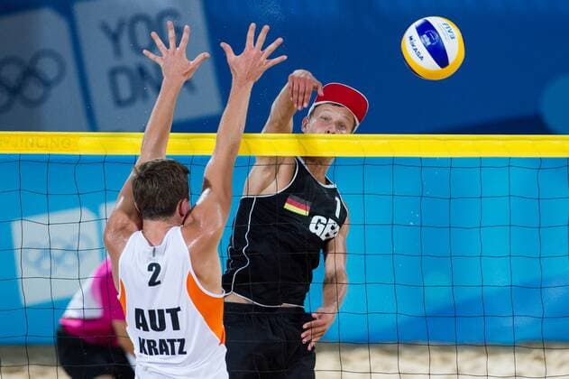 24.08.2014, Nanjing, Youth Olympic Sports Park Youth Olympic Games 2014, Vorrunde Block Johannes Kratz (AUT) - Angriff Eric Stadie (GER)