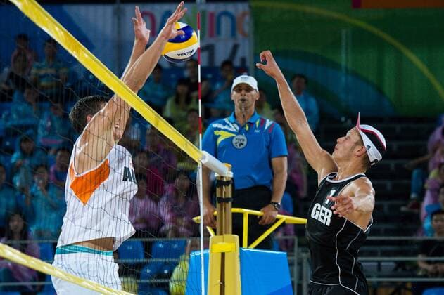 24.08.2014, Nanjing, Youth Olympic Sports Park Youth Olympic Games 2014, Vorrunde Block Moritz Bernd Pristauz-Telsnigg - Angriff Eric Stadie (GER)