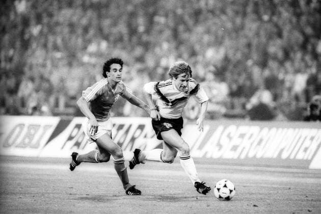 Gerald Vanenburg (Niederlande, li.) gegen Frank Mill (BR Deutschland)