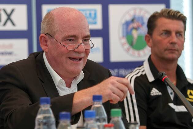 Fussball, Allianz Frauen-Bundesliga, Pressekonferenz 1. FFC Frankfurt, v.li.: Siegfried Dietrich (1. FFC Frankfurt, Manager), Colin Bell (1. FFC Frankfurt, Trainer), xozx
