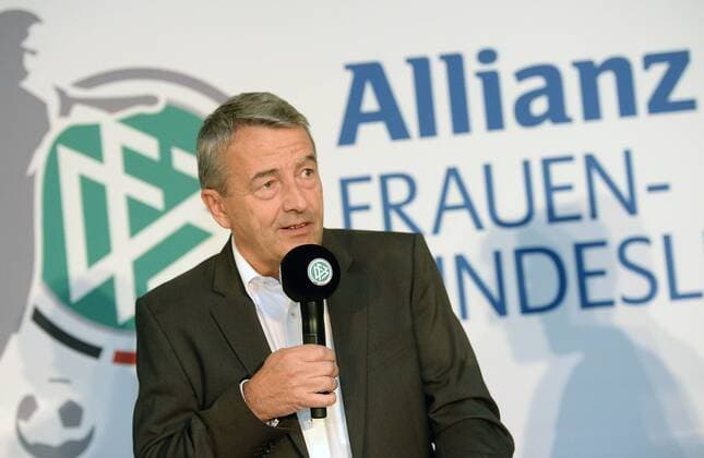 26.08.2014, xjhx, Fussball Allianz Frauenbundesliga Saisoneröffnungspressekonferenz 2014 2014, v.l. DFB Praesident Wolfgang Niersbach (Deutsche Fussball Bund)