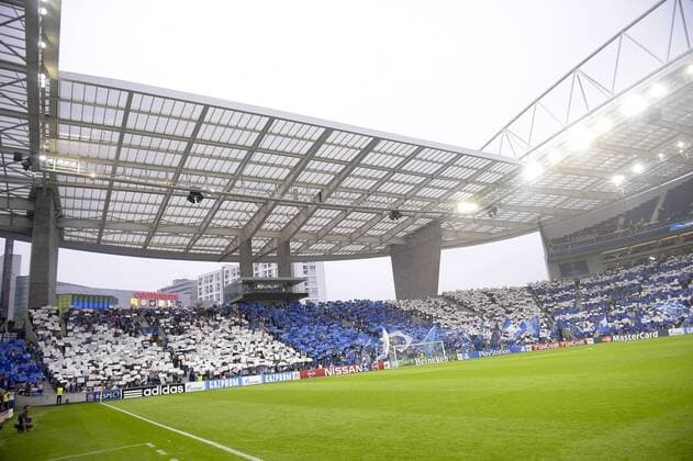 Fußball, Stadiongeschichte FC Porto Fans FC Porto - Champions League Qualifikation - 26 08 2014 JBAutissier Panoramic 