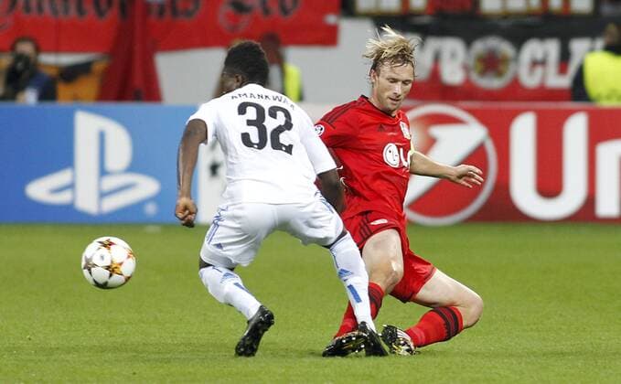 Leverkusens Simon Rolfes (R) against Copenhagens Danny Amankwaa during the Championsleague Play-off match between Bayer 04 Leverkusen and FC Kopenhagen, Bayarena in Leverkusen on August 27., 2013. Bayer 04 Leverkusen vs. FC Kopenhagen in der Champions League Qualifikation der Saison 2014 2015 am 27. August 2014.