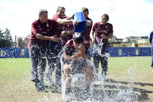 Coverciano (Fi) 01 09 2014 - Italienische Nationalmannschaft, Training: Antonio Conte ice bucket 