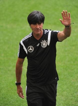 Training der Deutschen Nationalmannschaft in Düsseldorf 01.09.2014. Bundestrainer Joachim Löw winkt den Fans. HM
