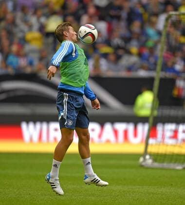 01.09.2014, Fussball Deutsche Nationalmannschaft, Öffentliches Training vor dem Spiel gegen Argentinien, in der ESPRIT-Arena Düsseldorf. Toni Kroos (Deutschland) am Ball. 