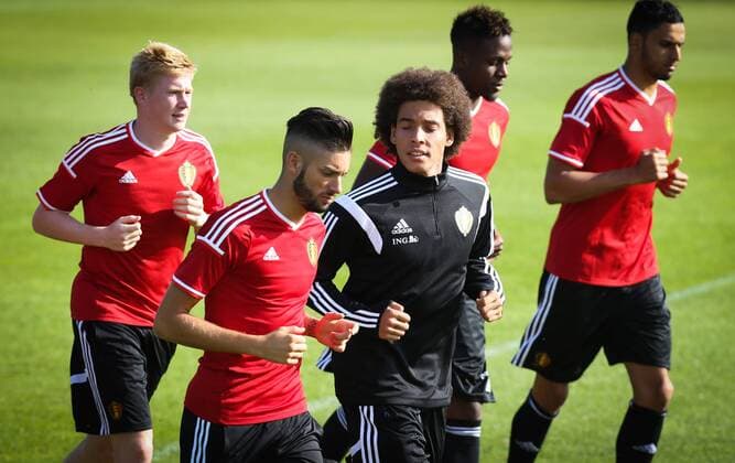 20140901 - BRUSSELS, BELGIUM: Belgium s Yannick Ferreira Carrasco and Belgium s Axel Witsel pictured during a training session of Belgian national soccer team Red Devils, Monday 01 September 2014, in Brussels. Belgium will play a friendly match against the Australian national soccer team on Thursday. VIRGINIExLEFOUR  premiumd Highlight 04295541