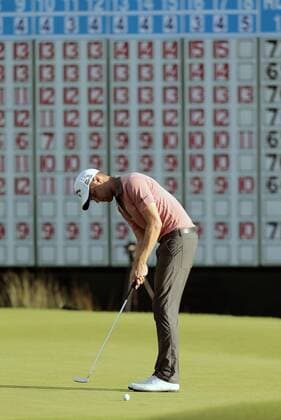 September 1, 2014: Chris Kirk putts on the 18th green during the Final Round of the Deutsche Bank Championship at TPC Boston in Norton, MA. GOLF: SEP 01 PGA Golf Herren - Deutsche Bank Championship - Final Round Icon19086661 EDITORIAL USE ONLY