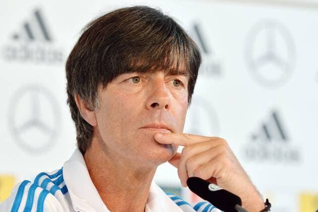 Deutschland Pressekonferenz --- Fussball --- International --- 02.09.2014 Joachim Jogi Löw, Löw (Trainer Deutschland), nachdenklich, Gestik, Einzelbild, halbe Figur, Querformat