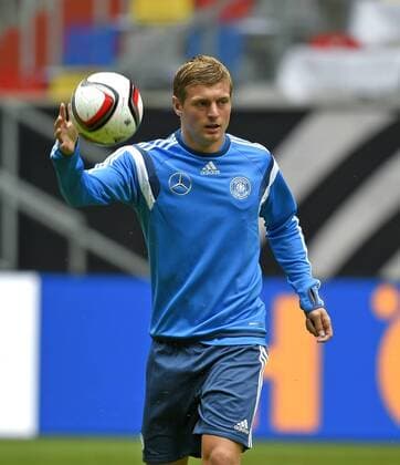 02.09.2014, Fussball Deutsche Nationalmannschaft, Training vor dem Spiel gegen Argentinien, in der ESPRIT-Arena Düsseldorf. Toni Kroos (Deutschland) mit Ball. 