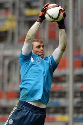 Deutschland Abschlusstraining --- Fussball --- International --- 02.09.2014 Manuel Neuer (Deutschland), Parade, Aktion, Einzelbild, halbe Figur