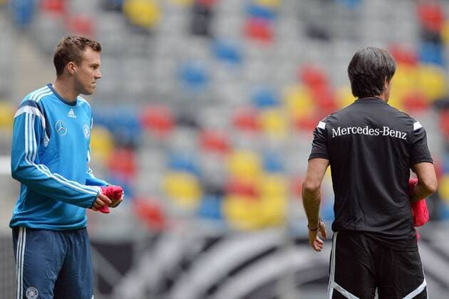 Deutschland Abschlusstraining --- Fussball --- International --- 02.09.2014 Kevin Großkreutz, Grosskreutz (Deutschland), links, und Joachim Jogi Löw, Löw (Trainer Deutschland), halbe Figur