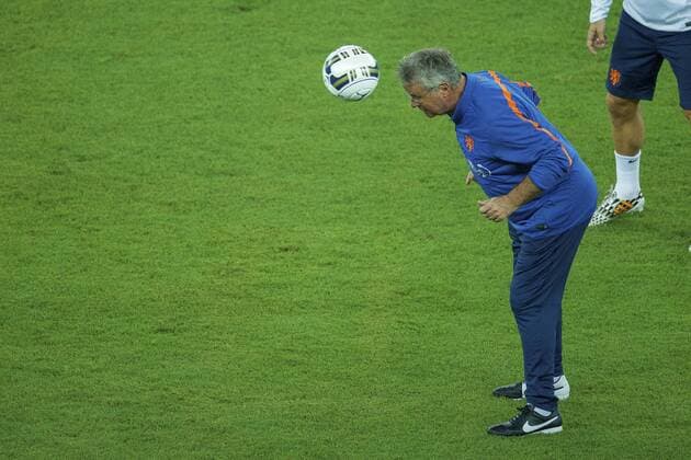 coach Guus Hiddink of Holland during the training session of The Netherlands in Bari on September 3, 2014 in Bari, Italy. Netherlands Training session in Bari 2014 2015 xVIxxIVx 2600661