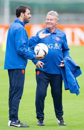 05.09.2014, Sportzentrum, Seefeld, AUT, FS Vorbereitung, Trainingslager, Niederlaendisches Nationalteam, im Bild v.l. Co-Trainer Ruud van Nistelrooy, Trainer Guus Hiddink Netherlands national soccer team head coach Guus Hiddink ( R ) an his co coach Ruud van Nistelrooy (L) during a training session of the national footballteam of Netherlands in preparation for the upcoming EURO 2016 qualifying match against Czech Republic on 09. Spetember 2014 in Prague, at the trainingsground Sportzentrum in Seefeld, Austria on 2014 09 05. EP_Gro