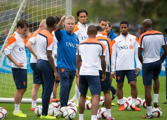 Guus Hiddink, 75. Geburtstag am 8. November 05.09.2014, Sportzentrum, Seefeld, AUT, FS Vorbereitung, Trainingslager, Niederlaendisches Nationalteam, im Bild Trainer Guus Hiddink Netherlands national soccer team head coach Guus Hiddink during a training session of the national footballteam of Netherlands in preparation for the upcoming EURO 2016 qualifying match against Czech Republic on 09. Spetember 2014 in Prague, at the trainingsground Sportzentrum in Seefeld, Austria on 2014 09 05. EP_Gro