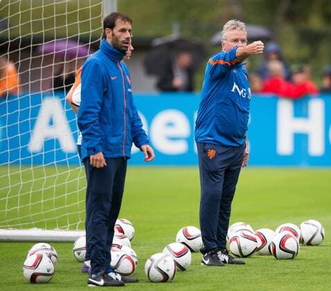 05.09.2014, Sportzentrum, Seefeld, AUT, FS Vorbereitung, Trainingslager, Niederlaendisches Nationalteam, im Bild v.l. Co-Trainer Ruud van Nistelrooy, Trainer Guus Hiddink Netherlands national soccer team head coach Guus Hiddink ( R ) an his co coach Ruud van Nistelrooy (L) during a training session of the national footballteam of Netherlands in preparation for the upcoming EURO 2016 qualifying match against Czech Republic on 09. Spetember 2014 in Prague, at the trainingsground Sportzentrum in Seefeld, Austria on 2014 09 05. EP_Gro