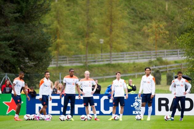 05.09.2014, Sportzentrum, Seefeld, AUT, FS Vorbereitung, Trainingslager, Niederlaendisches Nationalteam, im Bild Niederlaendische Teamspieler Netherlands national soccer team players during a training session of the national footballteam of Netherlands in preparation for the upcoming EURO 2016 qualifying match against Czech Republic on 09. Spetember 2014 in Prague, at the trainingsground Sportzentrum in Seefeld, Austria on 2014 09 05.  EP_Gro  