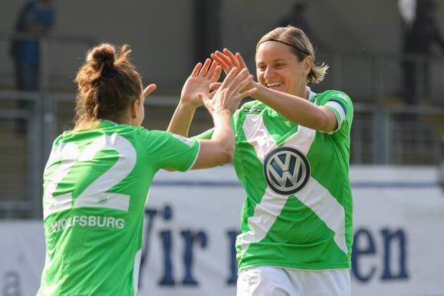 Fussball, Allianz Frauen-Bundesliga, TSG 1899 Hoffenheim - VfL Wolfsburg, v.li.: Verena Faißt (Verena Faisst, VfL Wolfsburg), Martina Müller (Martina Mueller, VfL Wolfsburg), Jubel, Torjubel, Torerfolg, celebrate the goal, goal, celebration, Jubel ueber das Tor, optimistisch, Action, Aktion, xozx