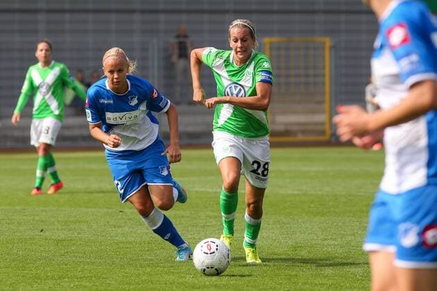 Fussball, Allianz Frauen-Bundesliga, TSG 1899 Hoffenheim - VfL Wolfsburg, v.li.: Stephanie Breitner (TSG Hoffenheim), Lena Goeßling (Lena Goessling, VfL Wolfsburg), xozx