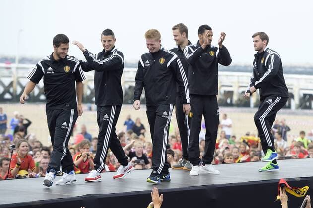 - OOSTENDE, BELGIUM: Belgium s Eden Hazard, Belgium s Kevin Mirallas, Belgium s Kevin De Bruyne, Belgium s goalkeeper Simon Mignolet, Belgium s Nacer Chadli and Belgium s Nicolas Lombaerts pictured during a fan day of Belgian national soccer team Red Devils, Saturday 06 September 2014, in Oostende. YORICKxJANSENS  premiumd 04309284