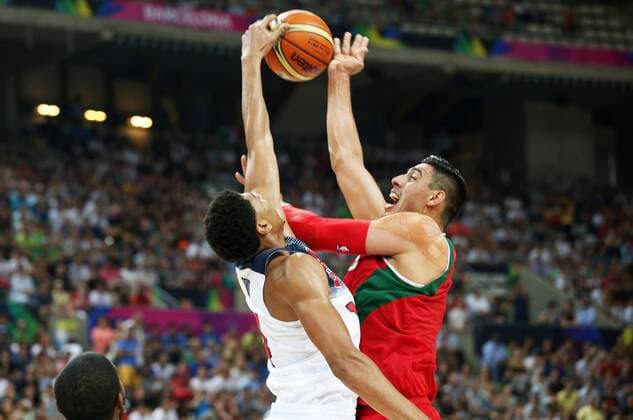 BARCELONA: Anthony Davis, Gustavo Ayon - FIBA Basketball WM 2014, Mexiko vs. USA. 