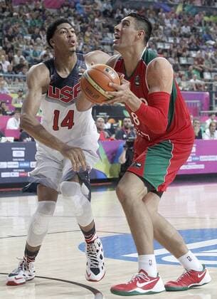 USA s Anthony Davis (l) and Mexico s Gustavo Ayon during 2014 FIBA Basketball World Cup Round of 16 match.September 6,2014.  (2014090685)