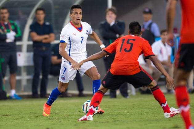 September 06, 2014: Chile forward Alexis Sanchez (7) looks to pass during the game between Mexico and Chile at Levi s Stadium in Santa Clara. SOCCER: SEP 06 Mexico v Chile Icon20140906012 EDITORIAL USE ONLY