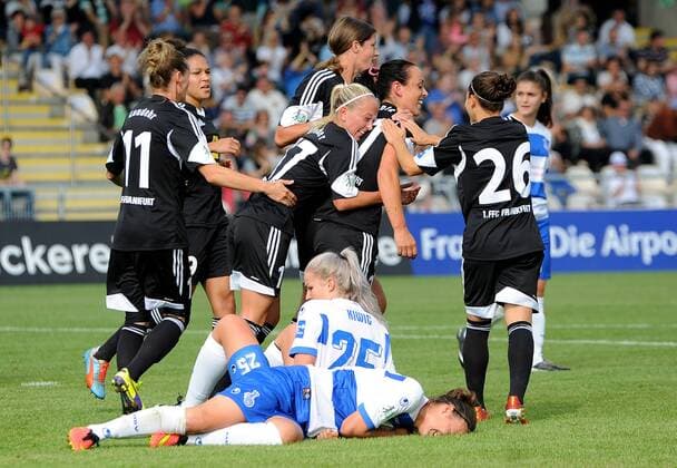 07.09.2014, xfux, Fussball 1.Bundesliga Damen, 1.FFC Frankfurt - MSV Duisburg, v.l. Simone Laudehr (1.FFC Frankfurt), Celia Sasic (1.FFC Frankfurt), Mandy Islacker (1.FFC Frankfurt), Kerstin Garefrekes (1.FFC Frankfurt), Peggy Kuznik (1.FFC Frankfurt), Veronica Boquete Giadans (1.FFC Frankfurt) Torjubel, Goal celebration, celebrate the goal zum 1:0