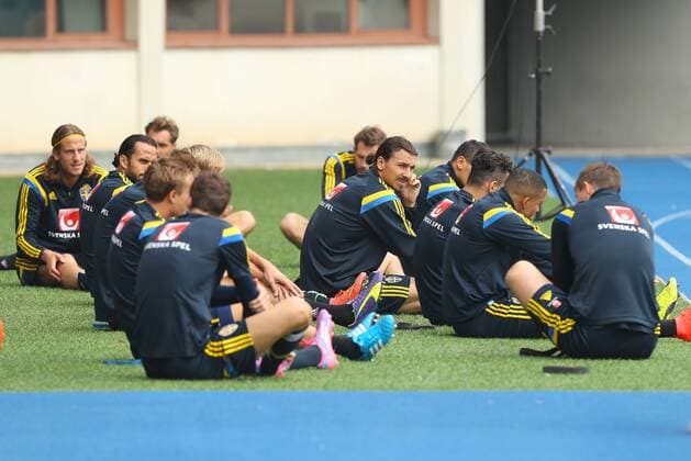 SOCCER - UEFA EURO 2016 quali, AUT vs SWE, preview VIENNA,AUSTRIA,07.SEP.14 - SOCCER - UEFA European Championship 2016, qualification, OEFB international match, Austria vs Sweden, final training team SWE. Image shows players of SWE with Zlatan Ibrahimovic (SWE). 