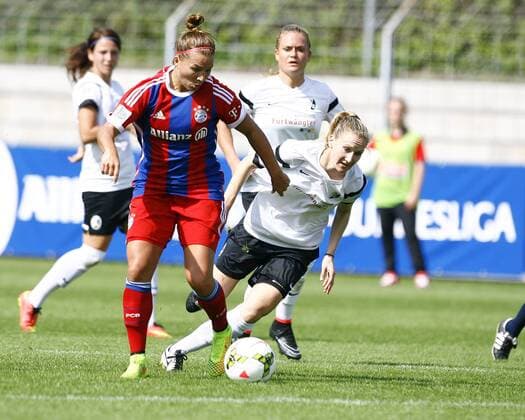 SC Freiburg - FC Bayern München Amber BROOKS, FCB -Jenista CLARK, SCF, Aktion quer, Fußball, Frauen, Allianz-Frauen-Bundesliga Saison 2014 2015
