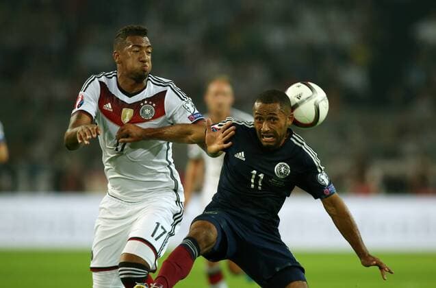 Jerome Boateng, Ikechi Anya Zweikampf Aktion Spielszene BRDeutschland - Schottland DFB EM Qualifikation Europameisterschaft Laenderspiel Länderspiel 07.09.2014 Fußball Fussball Signal Iduna Park Dortmund Herren Saison 2014 2015