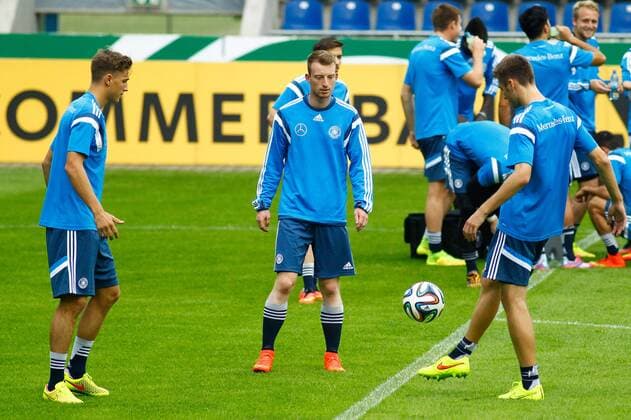 Niklas Stark,Maximilian Arnold,Robin Knoche (v.li.,Deutschland) - Abschlusstraining Deutschland U 21 in der MDCC Arena in Magdeburg - Deutschland, Fußball, Mann, Männer,08.09.2014