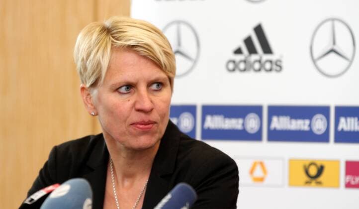 09.09.2015 Frankfurt, DFB-Zentrale Pressekonferenz Frauen-Nationalmannschaft vor den Qualifikationsspielen zur WM 2015 in Kanada Einzelbild Pressekonferenz Managerin Doris Fitschen