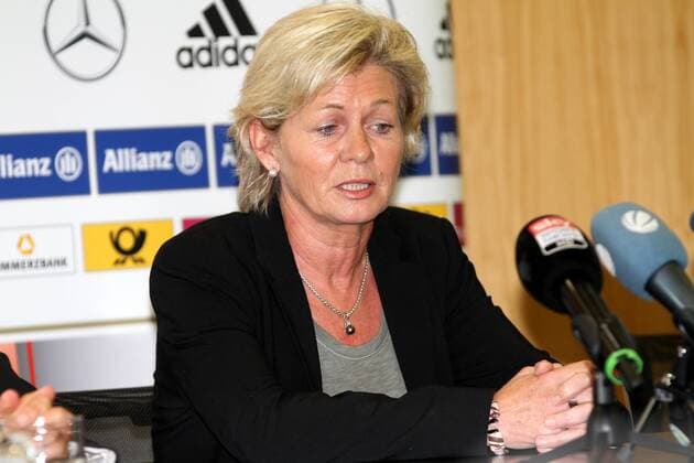 09.09.2015 Frankfurt, DFB-Zentrale Pressekonferenz Frauen-Nationalmannschaft vor den Qualifikationsspielen zur WM 2015 in Kanada Einzelbild Pressekonferenz mit Bundestrainerin Silvia Neid