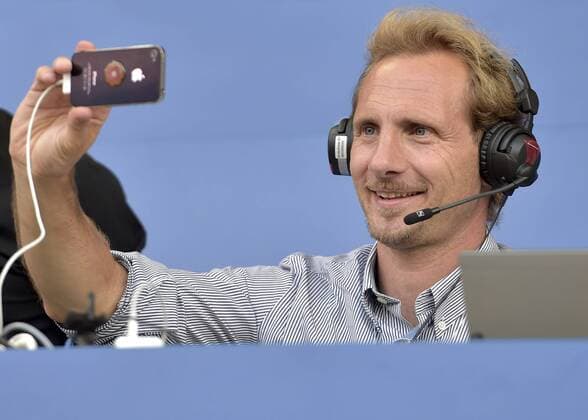 Mauro Lustrinelli macht ein Selfie, Fussballexperte bei Radio SRF, Schweiz - England, EM Qualifikation, Nationalmannschaft, Länderspiel, Fussball, 08.09.2014 