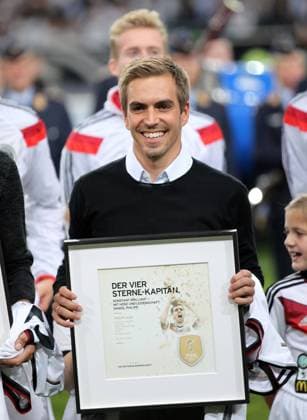 Fussball, Testspiel, Freundschaftsspiel, Saison 2014 2015, Herren, Deutschland, 03.09.2014, Deutschland - Argentinien 2-4, v.l. Ehrung vor Spiel, Verabschiedung von deutsche nationalmannschaft, Philipp Lahm,