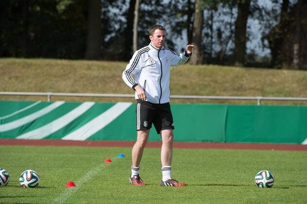 DFB U16 Training - 11.09.2014 11.09.2014, Fritz Detmar Stadion, Lohne, Meikel Schönweitz ( Trainer U16) nphxKokenge