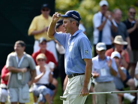 Matt Kuchar tips his cap after a birdie on No. 2 during the second round of the PGA Golf Herren Tour Championship on September 12, 2014, at East Lake Golf Club in Atlanta.  AJP2014091208