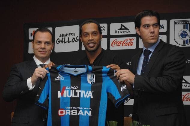 DISTRITO FEDERAL, MEXICO - : Olegario Vasquez, Ronaldinho, Arturo Villanueva, - Ronaldinho, Neuzugang bei Queretaro F.C. (FC) 