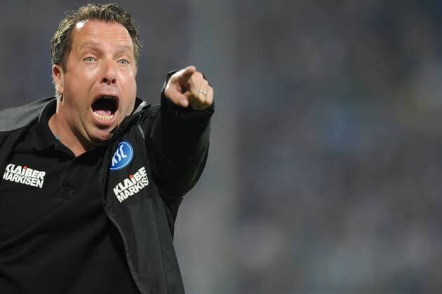 Bochum, Deutschland 12. September 2014: 2. Bundesliga 14 15 - VfL Bochum vs. Karlsruher SC. Trainer Markus Kauczinski (Karlsruhe) unzufrieden enttäuscht enttäuscht niedergeschlagen. mt