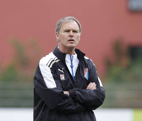 Fußball Hessen - Hessenliga 13.09.2014 1. FC Eschborn (ws-blau) - TSV Steinbach (rot) v.l. Trainer Peter Cestonaro (Steinbach) FC Eschborn - TSV Steinbach