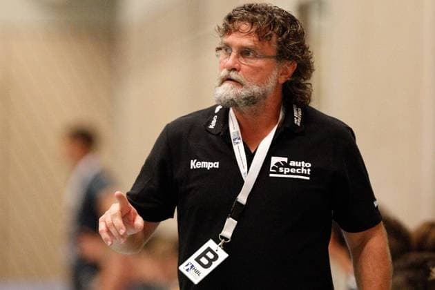 Handball, 2. Bundesliga, DJK Rimpar Wölfe - HC Empor Rostock, v.li.: Trainer Rastislav Trtik (HC Empor Rostock) gibt Anweisungen, gestikuliert, mit den Armen gestikulieren, gives instructions, gesticulate xfsx