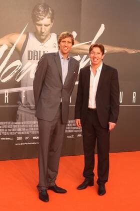 GER, Weltpremiere Der perfekte Wurf Dirk Nowitzki 16.09.2014, Cinedom, Köln, GER, Weltpremiere Der perfekte Wurf Dirk Nowitzki, im Bild US Sportlegenden Dirk und Uwe Krupp 2 x Stanley Cup Gewinner NHL nphxHerbst
