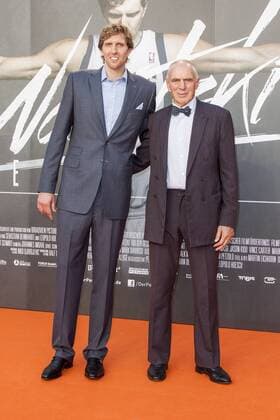 Dirk Nowitzki, Holger Geschwindner bei der Weltpremiere von Nowitzki - Der perfekte Wurf im Cinedom am 16.09.2014 in Köln. Weltpremiere von Nowitzki - Der perfekte Wurf in Köln