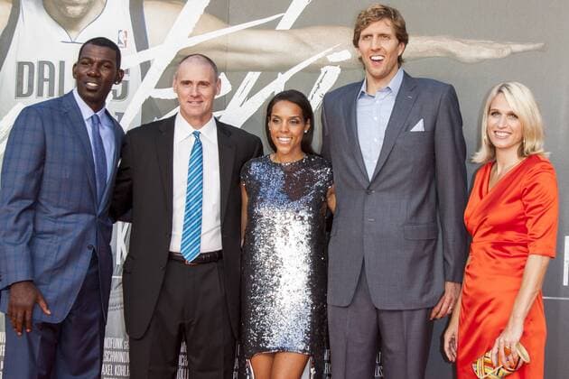Michael Finley, Rick Carlisle, Jessica und Dirk Nowitzki, Schwester Silke Nowitzki bei der Weltpremiere von Nowitzki - Der perfekte Wurf im Cinedom am 16.09.2014 in Köln. Weltpremiere von Nowitzki - Der perfekte Wurf in Köln