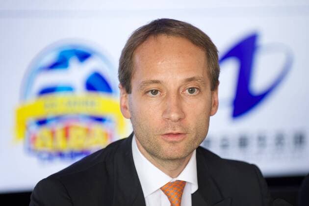 Basketball Berlin 16.09.2014 Saison 2014 2015 Alba Berlin Basketball Vorstellung neuer Trikot-Sponsor Hauptsponsor Zhong De Metal Group Dr. Axel Schweitzer (Alba Vorstandsvorsitzender)