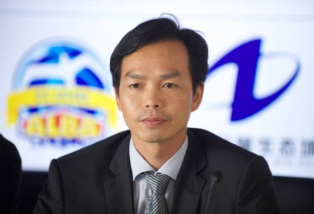Basketball Berlin 16.09.2014 Saison 2014 2015 Alba Berlin Basketball Vorstellung neuer Trikot-Sponsor Hauptsponsor Zhong De Metal Group Feizhou Liu (Direktor und Vizepräsident Zhong De Metal Group)